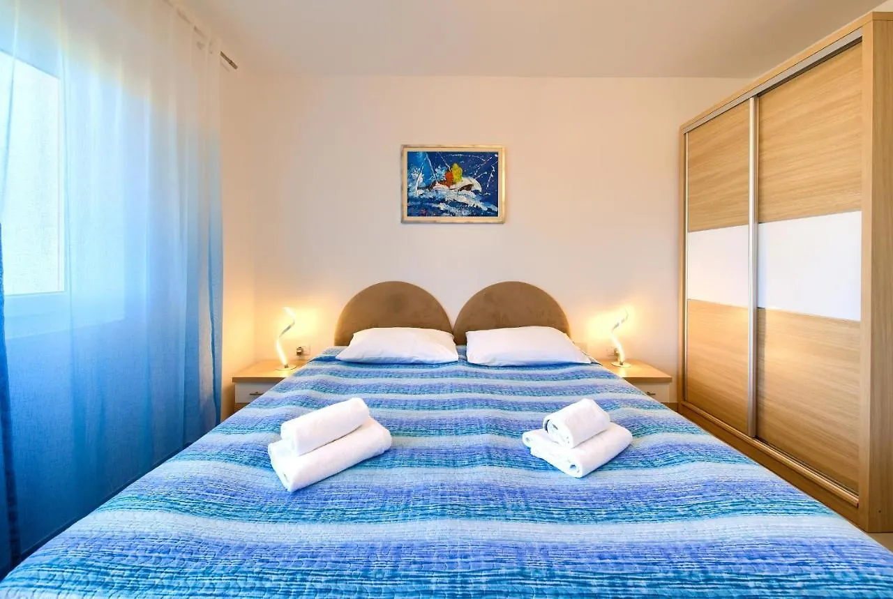 Villa Sunce Punat 3*,